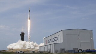 SpaceX: Όλα έτοιμα για την πρώτη διαστημική αποστολή με αστρο-τουρίστες