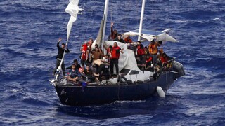 Ισπανία: Έξι πλοιάρια με μετανάστες εντοπίστηκαν στα ανοιχτά των Κανάριων Νήσων