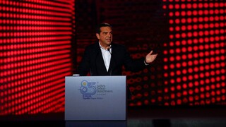 ΔΕΘ - Τσίπρας: Υποσχέθηκε «μία νέα αρχή», κατώτατο μισθό 800 ευρώ, διαγραφή χρέους, μεταρρυθμίσεις