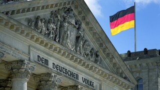 Γερμανία - DW: Οι «εξωτικοί» υποψήφιοι των εκλογών δεν το βάζουν κάτω...