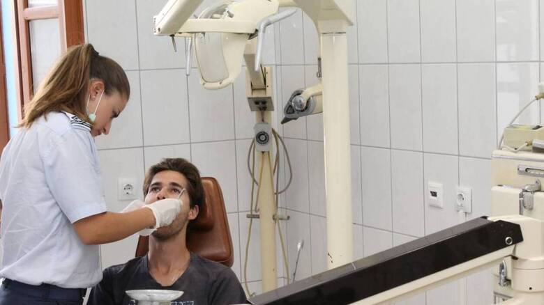 Διευκρινίσεις του υπουργείου Υγείας για το πώς θα προσέρχονται οι ασθενείς στα οδοντιατρεία