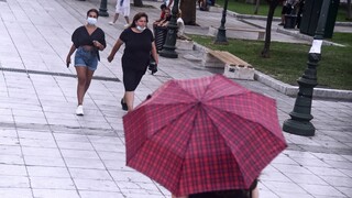 Καιρός: Αισθητή πτώση θερμοκρασίας - Βροχές στο μεγαλύτερο μέρος της χώρας