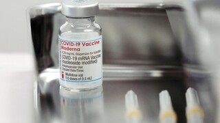 Κορωνοϊός: Πίεση στις φαρμακευτικές εταιρείες να μοιραστούν τις φόρμουλες των mRNA εμβολίων