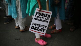 Ινδία: 28 συλλήψεις για τον κατά συρροή βιασμό μιας 15χρονης από συμμορία