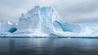 Αρκτική και Ανταρκτική: Πόσο κινδυνεύουν οι πόλοι της Γης από την τήξη των πάγων;