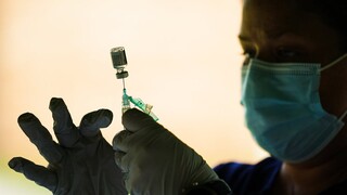 Μελέτη ΕΚΠΑ: Για πόσους μήνες παραμένουν τα αντισώματα κορωνοϊού μετά τον εμβολιασμό με Pfizer