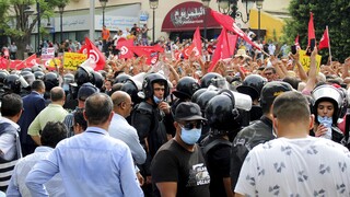 Τυνησία: Χιλιάδες άνθρωποι διαδήλωσαν στους δρόμους της Τύνιδας κατά του προέδρου