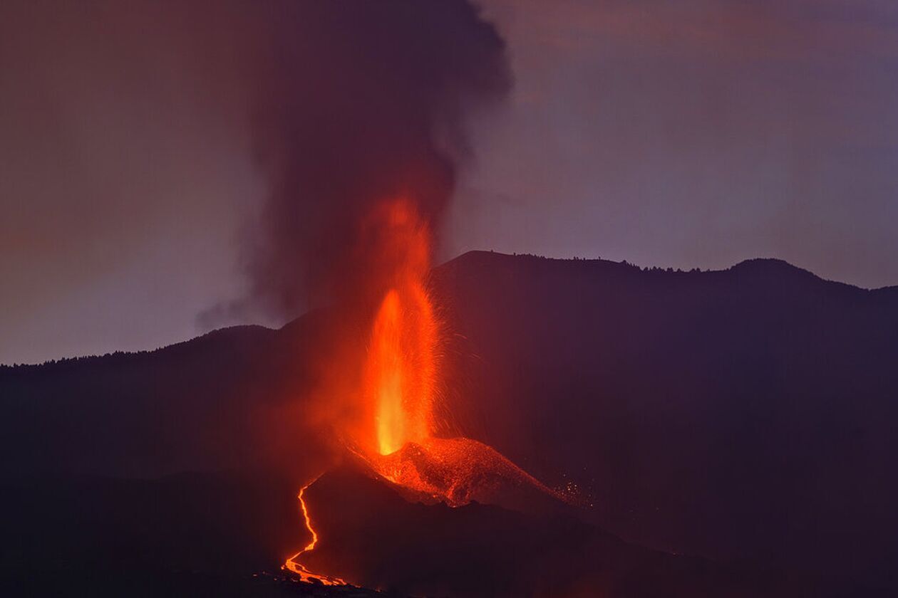 https://cdn.cnngreece.gr/media/news/2021/09/27/283169/photos/snapshot/lava-5.jpg