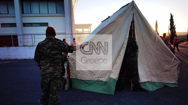 Σεισμός στην Κρήτη: Δύσκολη νύχτα για τους κατοίκους στο Αρκαλοχώρι - Βρίσκουν καταφύγιο σε σκηνές