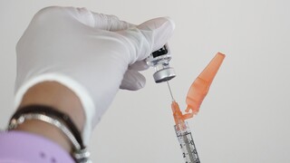 Κορωνοϊός: H Pfizer ξεκινά τη δοκιμή νέου mRNA εμβολίου κατά της γρίπης