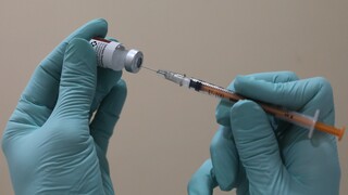 Εμβόλιο γρίπης: Ξεκινά σήμερα η συνταγογράφηση - Σε ποιους συστήνεται να το κάνουν