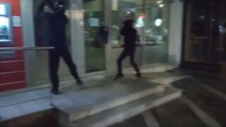 Βίντεο από τις επιθέσεις με βαριοπούλες σε υποκαταστήματα τραπεζών