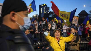 Κορωνοϊός - Ρουμανία: Διαδήλωση εναντίον του εμβολιασμού στο Βουκουρέστι