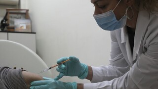 Θεοδωρίδου για γρίπη: Να εμβολιαστούμε σαν να είναι ο εχθρός στην πόρτα μας