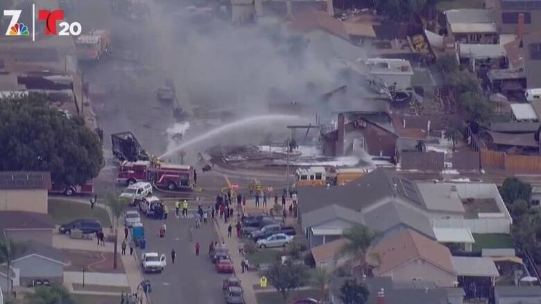 ΗΠΑ: Μικρό αεροσκάφος κατέπεσε στην Καλιφόρνια - Σπίτια τυλίχτηκαν στις φλόγες