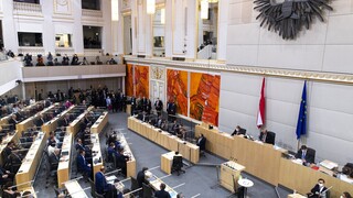 Στη δίνη πολιτικής κρίσης η Αυστρία μετά την παραίτηση Κουρτς