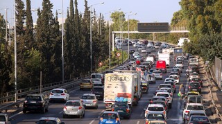 Κίνηση: Πολλά σήμερα τα κυκλοφοριακά προβλήματα - Ποιοι δρόμοι είναι στο «κόκκινο»