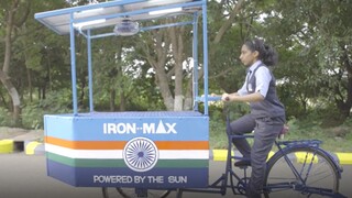 Καινοτομία στην Ινδία: Ηλιακό σίδερο κατά της ατμοσφαιρικής ρύπανσης σχεδίασε μια 14χρονη εφευρέτις
