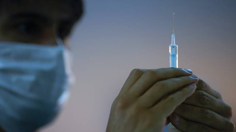 Εμβολιασμός: Χορήγηση μίας δόσης στους νοσήσαντες για υβριδική ανοσία
