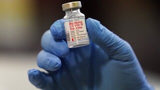 FDA: Οι προϋποθέσεις για αναμνηστική δόση σε όσους έχουν εμβολιαστεί με Moderna και Johnson