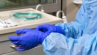 Έρευνα CNNi: Δεκάδες εκατομμύρια βρώμικα, χρησιμοποιημένα ιατρικά γάντια εισήχθησαν στις ΗΠΑ