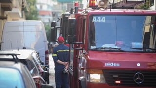Φωτιά σε διαμέρισμα στη Γλυφάδα - Απεγκωβίστηκαν σώα δύο άτομα