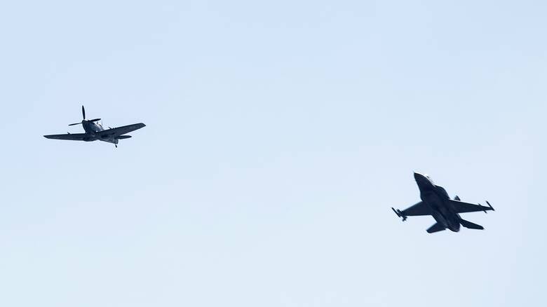 28η Οκτωβρίου: Με Spitfire, F-16 και ρίψεις αλεξιπτωτιστών η παρέλαση - Η πρόβα στη Θεσσαλονίκη