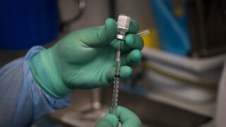 Κορωνοϊός - Φον ντερ Λάιεν: Παραγωγή 3,5 δισ. δόσεων εμβολίων στην ΕΕ το 2022