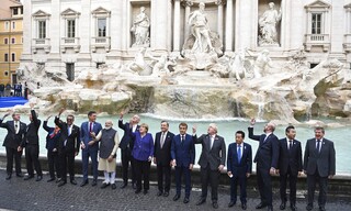 Ρώμη: Οι ηγέτες της G20 φωτογραφίζονται στη Φοντάνα ντι Τρέβι