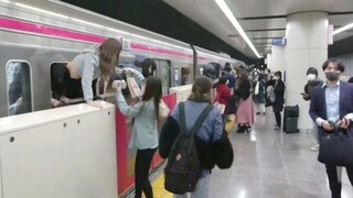 Ιαπωνία: 15 τραυματίες από επίθεση με οξύ και μαχαίρι σε τρένο - Ντυμένος Τζόκερ ο δράστης