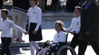 Αμάντα: Παράδειγμα δύναμης και θέλησης η 11χρονη παραστάτρια με το αναπηρικό αμαξίδιο
