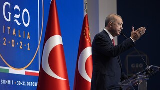 Απρόσμενη επιστροφή Ερντογάν στην Τουρκία μετά τους G20 - Γιατί δεν πήγε στη διάσκεψη για το κλίμα