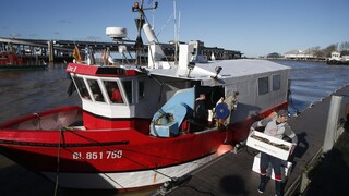 Θρίλερ με το βρετανικό αλιευτικό στη Χάβρη: Η Γαλλία λέει ότι το άφησε, διαψεύδει ο ιδιοκτήτης του