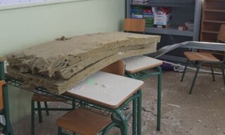 Θεσσαλονίκη: Εικόνες από την πρωτοφανή κατάρρευση της ψευδοροφής στο δημοτικό σχολείο Πυλαίας