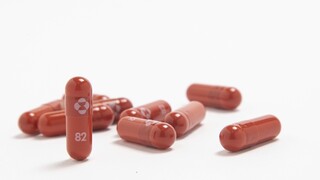 Pfizer vs MSD: Τι ξέρουμε για τα δύο χάπια κατά του κορωνοϊού