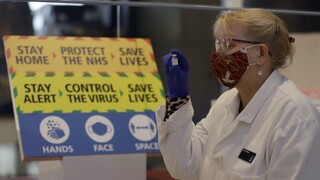 Κορωνοϊός: Υποχρεωτικό εμβολιασμό υγειονομικών ανακοίνωσε η Βρετανία