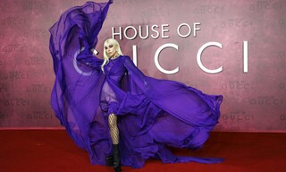 Lady Gaga: Εκθαμβωτική εμφάνιση στην πρεμιέρα της ταινίας της «Οίκος Gucci»