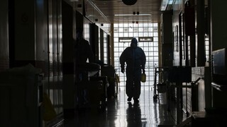 Κορωνοϊός: «Ανάσα» από τον ιδιωτικό τομέα στο ΕΣΥ - Ασφυκτιούν τα νοσοκομεία