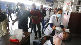 Κορωνοϊός- Ινδία: Καλπάζει η πανδημία με πάνω από 400.000 νεκρούς
