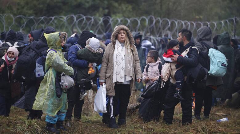 Πολωνία: Χιλιάδες μετανάστες συγκεντρώνονται σε φυλάκιο στα σύνορα με τη  Λευκορωσία - CNN.gr