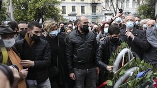 Με επικεφαλής τον Τσίπρα το μπλοκ του ΣΥΡΙΖΑ στην πορεία του Πολυτεχνείου