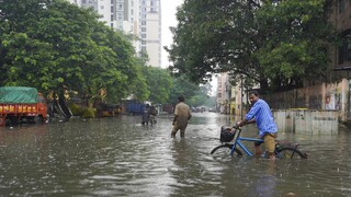 Τουλάχιστον 30 νεκροί ή αγνοούμενοι από τις πλημμύρες στην Ινδία