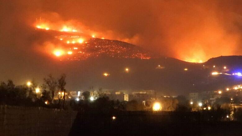 Μεγάλη φωτιά στην Τήνο: Εκκένωση δύο οικισμών ζητά η Πυροσβεστική