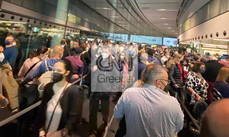 Κορωνοϊός – Αυστρία: Αυξημένη κίνηση στο αεροδρόμιο της Βιέννης ενόψει lockdown