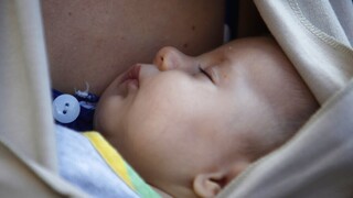 Κορωνοϊός: «Ασπίδα» για τα βρέφη το μητρικό γάλα μητέρων που νόσησαν ή εμβολιάστηκαν