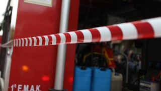 Θεσσαλονίκη: Φωτιά σε βανάκι - Σώοι οι εννέα επιβαίνοντες