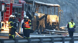 Θρήνος για τους νεκρούς από την «κόλαση φωτιάς» στο λεωφορείο στη Βουλγαρία