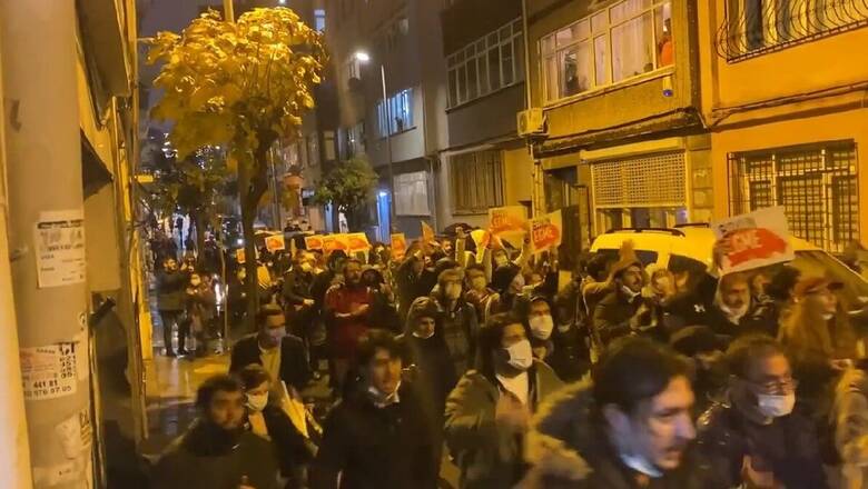 Τουρκία- «Ερντογάν παραιτήσου»: Στους δρόμους τούρκοι πολίτες μετά την κατάρρευση της λίρας