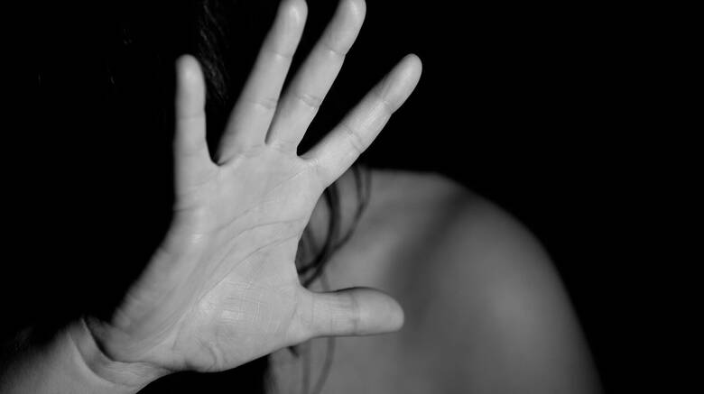 «Την πρώτη φορά που σήκωσε χέρι...»: Συγκλονιστικές μαρτυρίες γυναικών-θυμάτων κακοποίησης