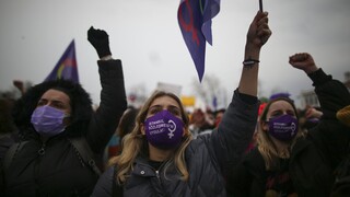 Τουρκία: Δακρυγόνα εναντίον γυναικών που διαδήλωναν κατά της βίας